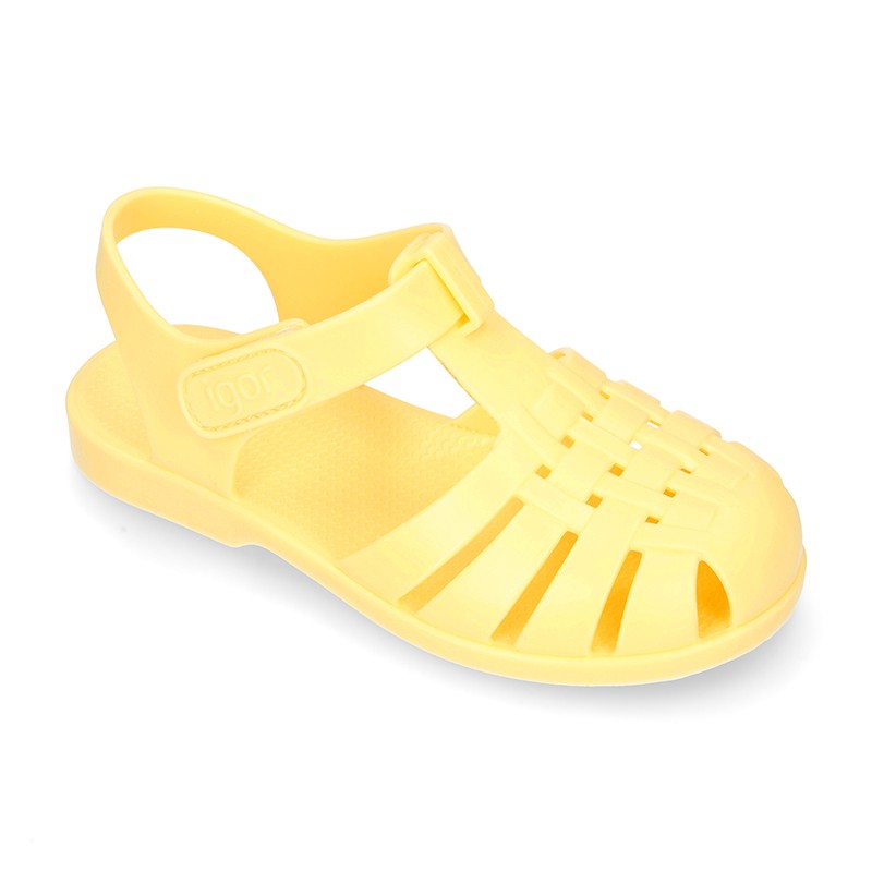 Classic Jelly Beach Shoes in Vanilla